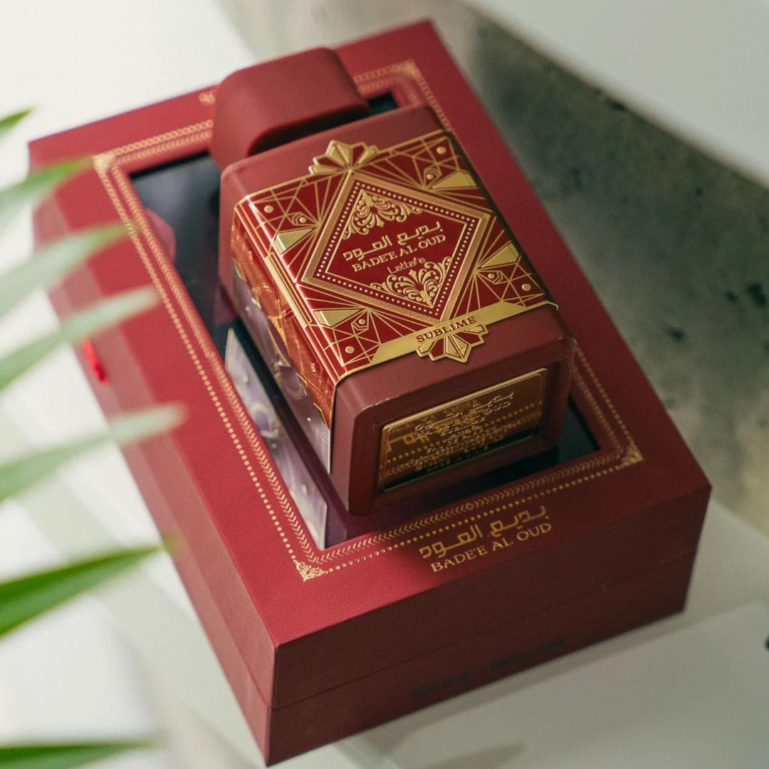 El flanker frutal de una línea hecha de oud
